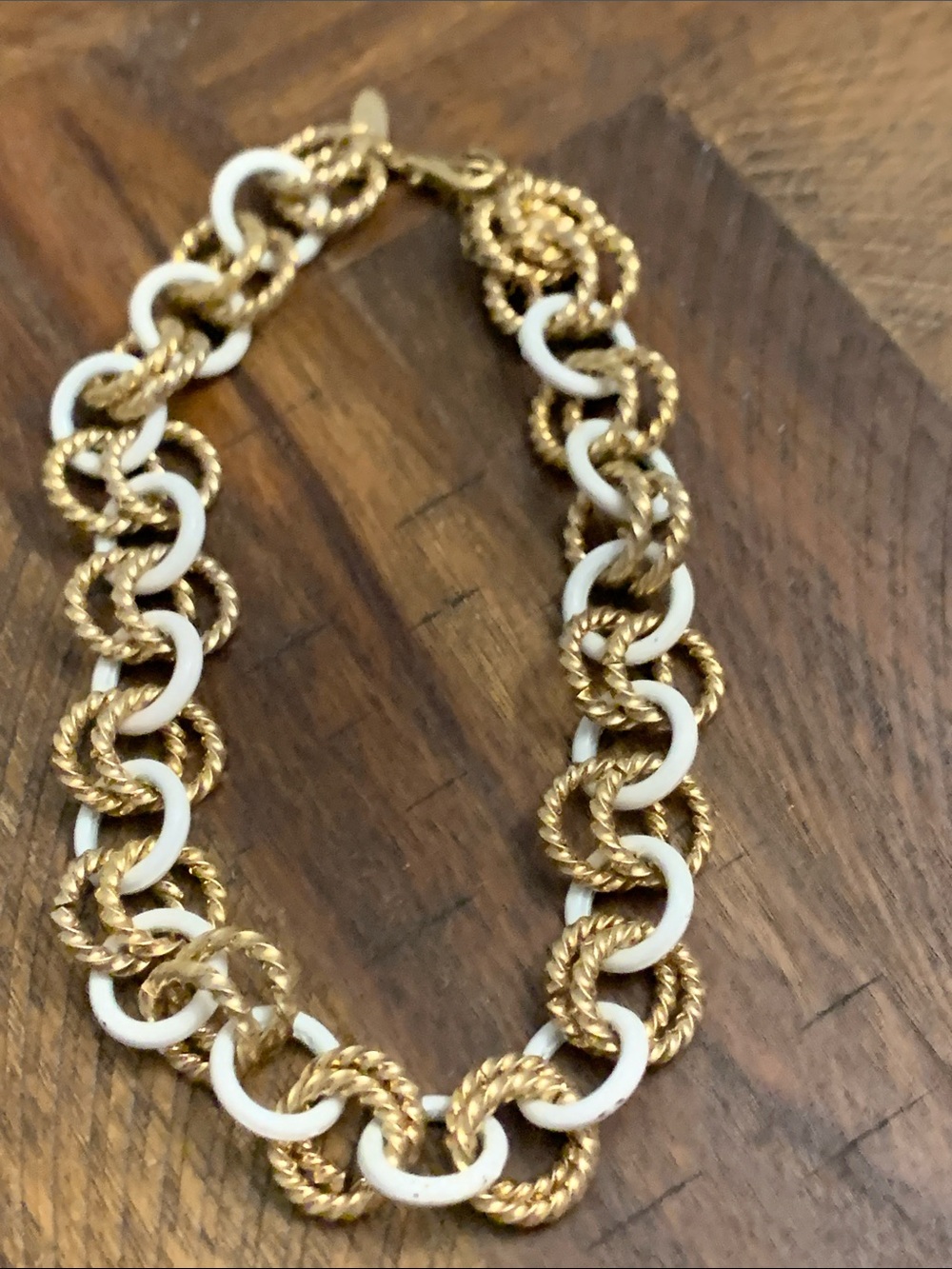 NWOT Gold and White Rope- Metal Link Choker Necklace